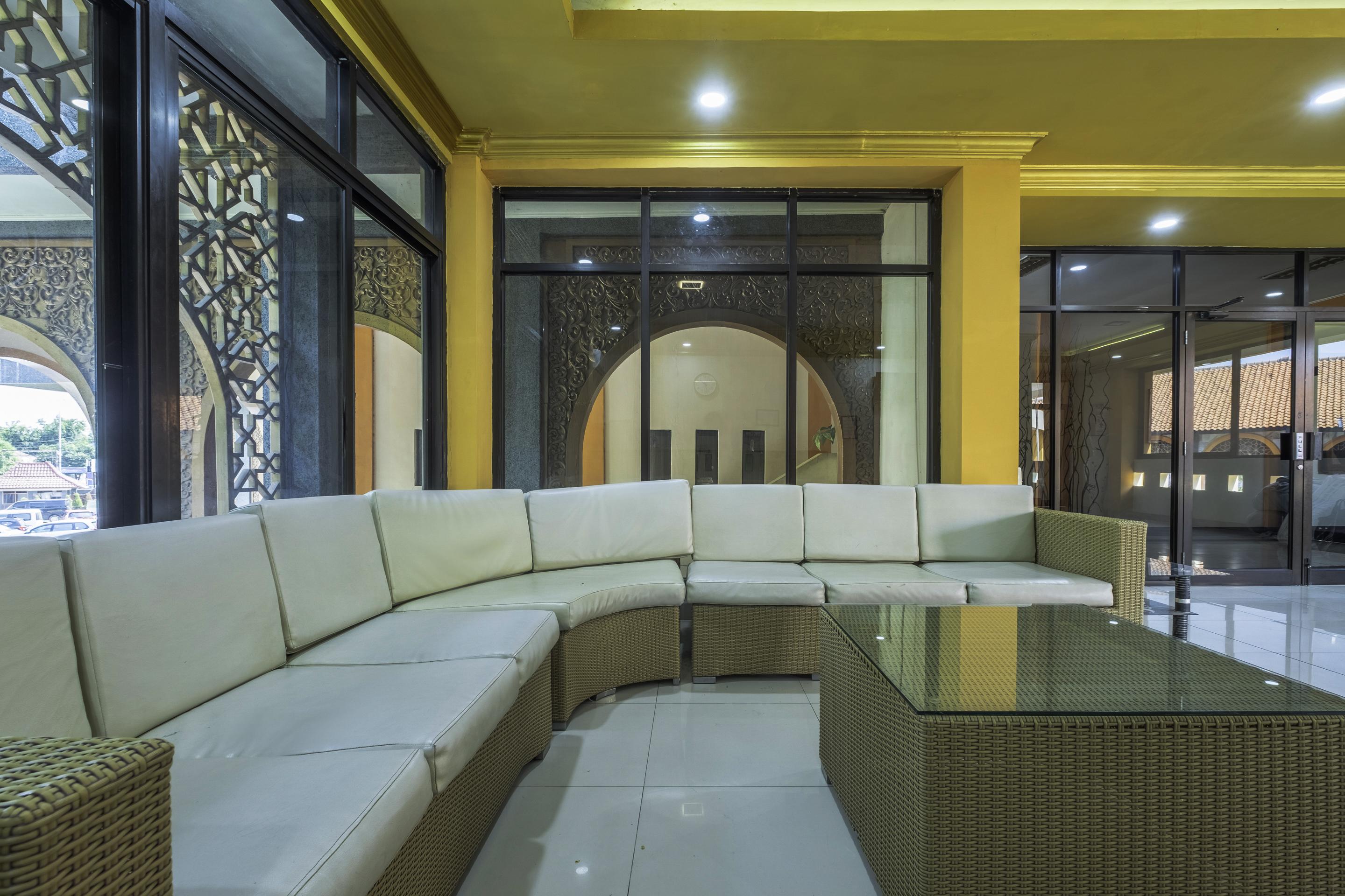 Oyo 2132 Pondok Avicenna Cirebon Zewnętrze zdjęcie
